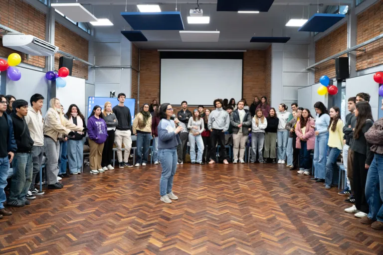 Bienvenida a más de 100 estudiantes internacionales