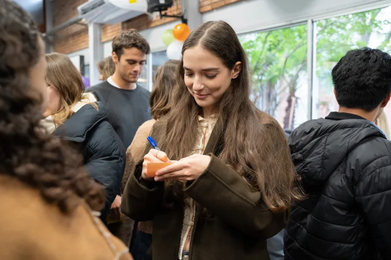 Bienvenida a más de 100 estudiantes internacionales