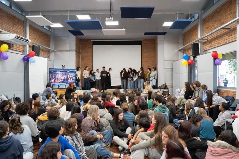 Bienvenida a más de 100 estudiantes internacionales
