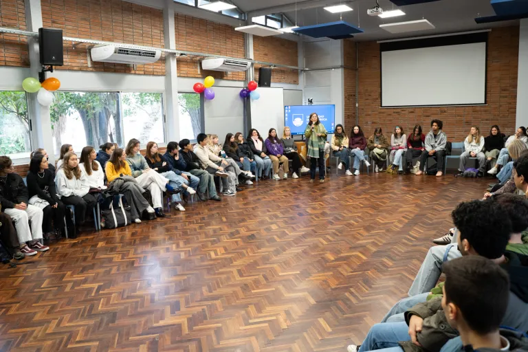 Bienvenida a más de 100 estudiantes internacionales
