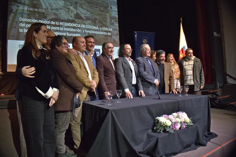 acto de firma de la donación modal del predio donde funcionará la futura sede universitaria del departamento de Colonia