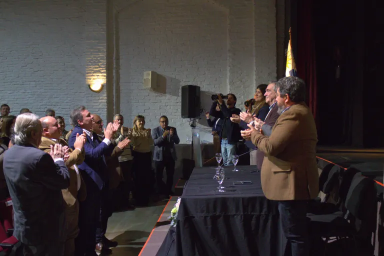 acto de firma de la donación modal del predio donde funcionará la futura sede universitaria del departamento de Colonia