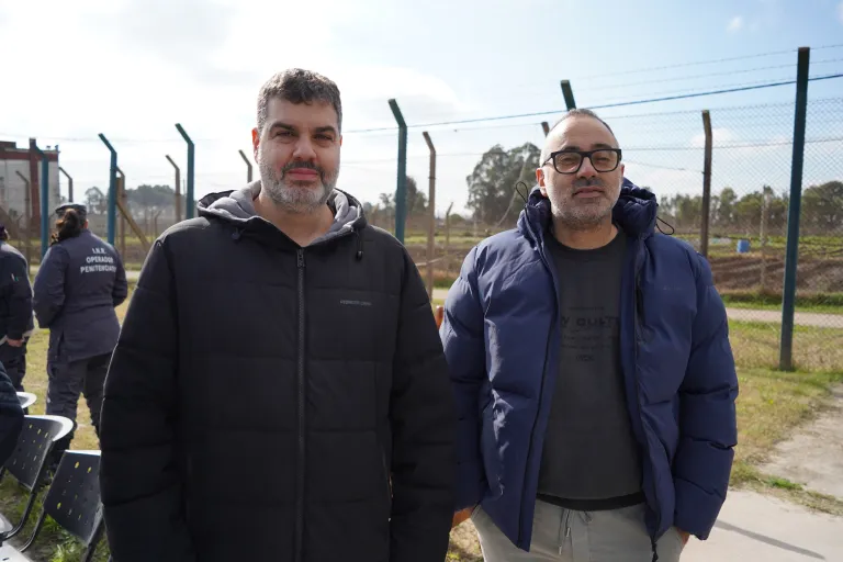 Miguel Olivetti y Federico Beltramelli. Biblioteca universitaria Penal de Libertad