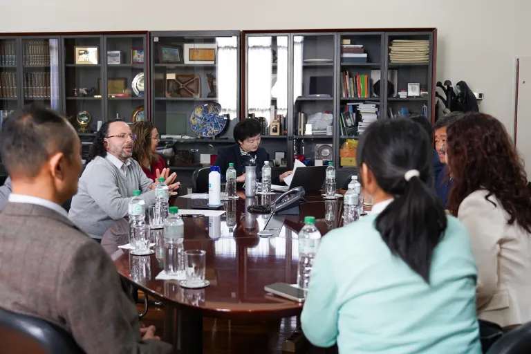 Delegación de la Universidad de Qingdao visita la Udelar
