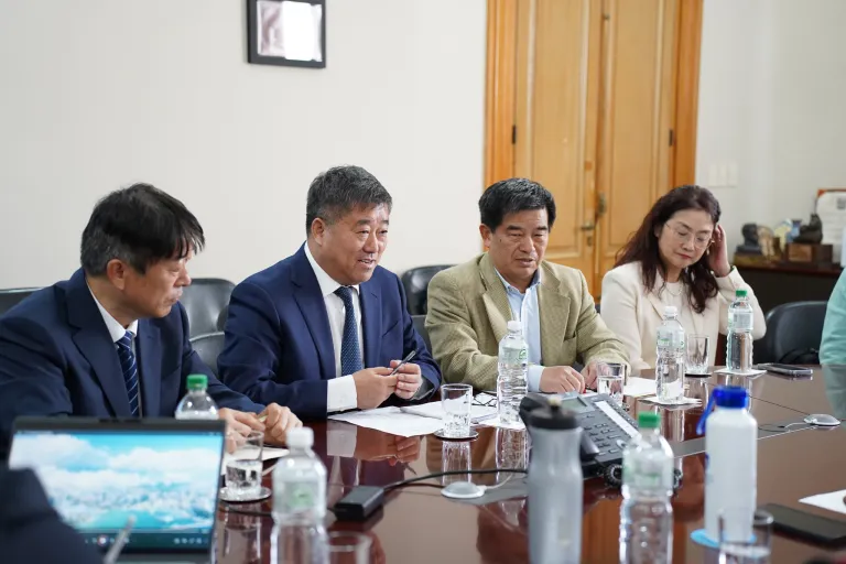 Delegación de la Universidad de Qingdao visita la Udelar