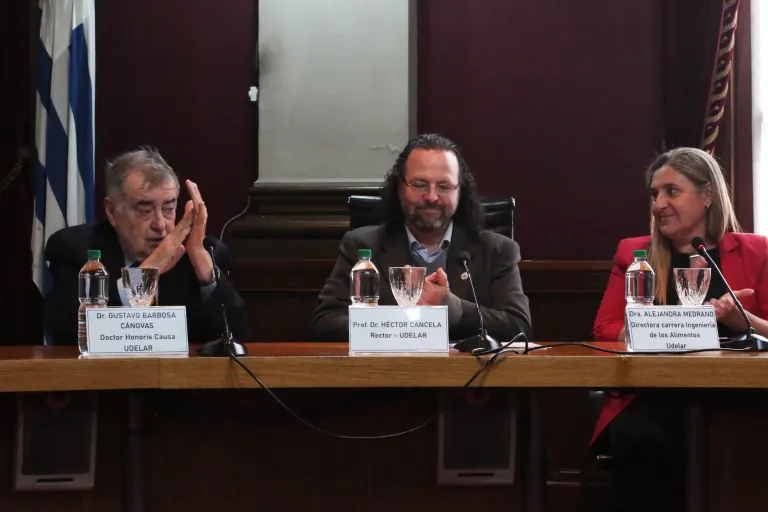 Udelar entregó el Doctorado Honoris Causa a Gustavo Barbosa-Cánovas