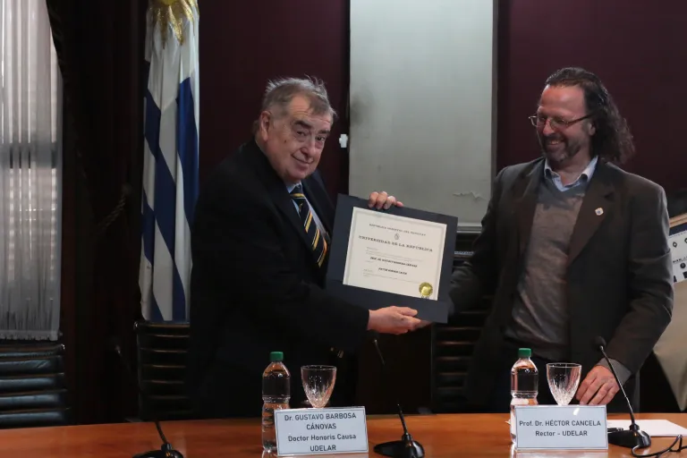 Udelar entregó el Doctorado Honoris Causa a Gustavo Barbosa-Cánovas