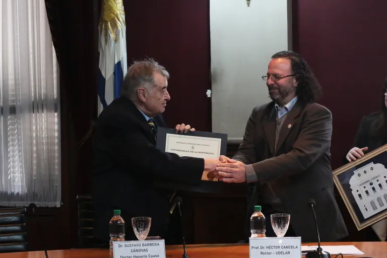 Udelar entregó el Doctorado Honoris Causa a Gustavo Barbosa-Cánovas