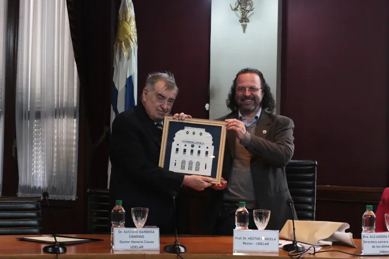 Udelar entregó el Doctorado Honoris Causa a Gustavo Barbosa-Cánovas