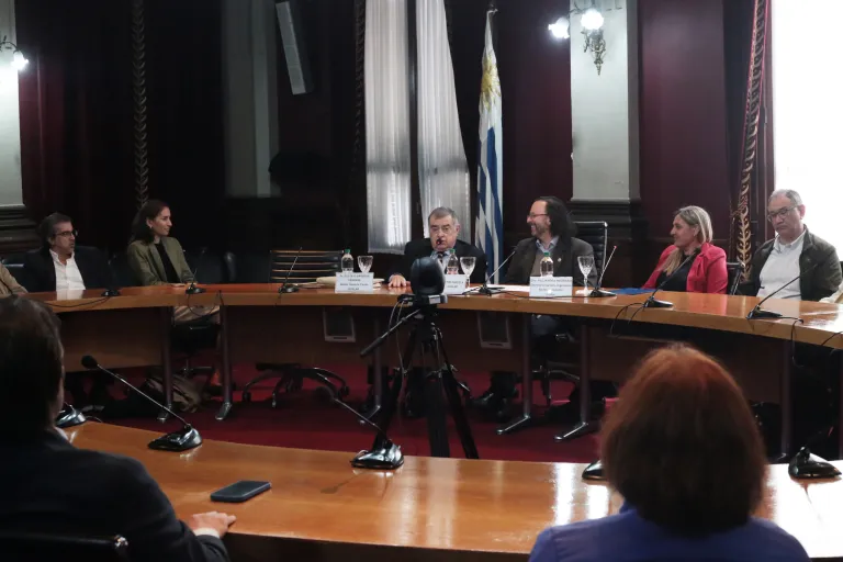 Udelar entregó el Doctorado Honoris Causa a Gustavo Barbosa-Cánovas